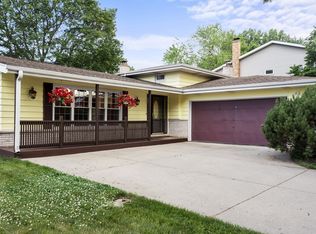 2509 S Cedar Glen Dr, Arlington Heights, IL 60005