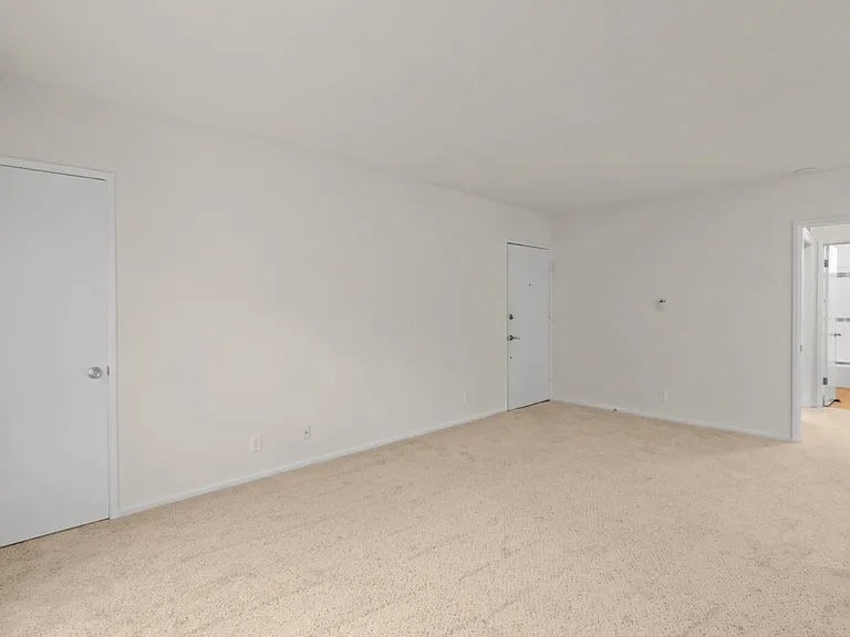 1226 McClellan Dr #12 — Photo 6