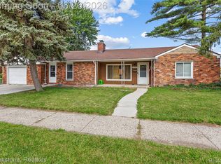 25141 Burt St, Center Line, MI 48015