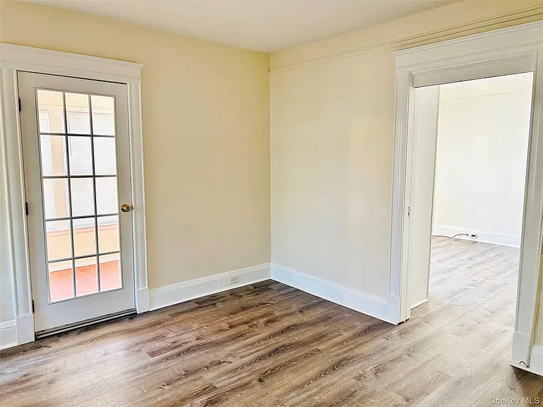 46 Totten Pl — Photo 7