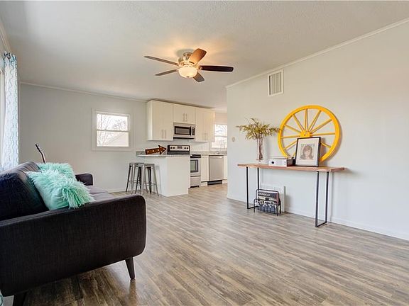 2nd image of 1109 Circle Dr