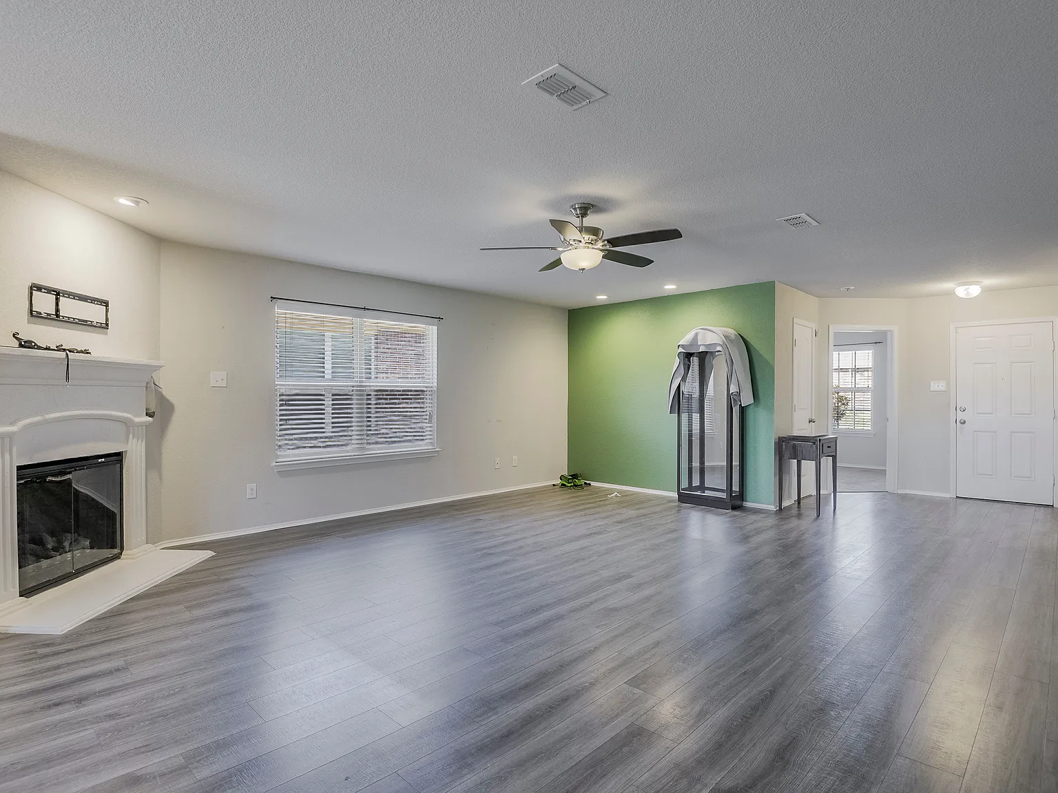 3 bed, 1788 sqft, $2,350 — Photo 4