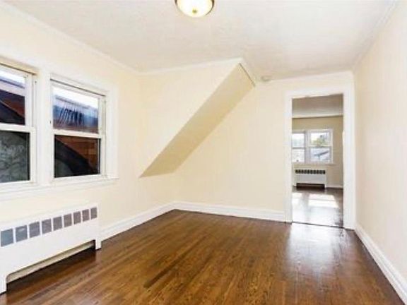 5th image of 72 Sherwood Ave Unit 1