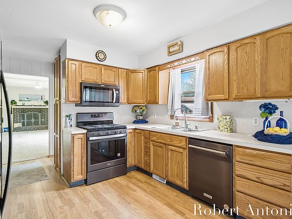 5th image of 3756 Summit View Dr NE