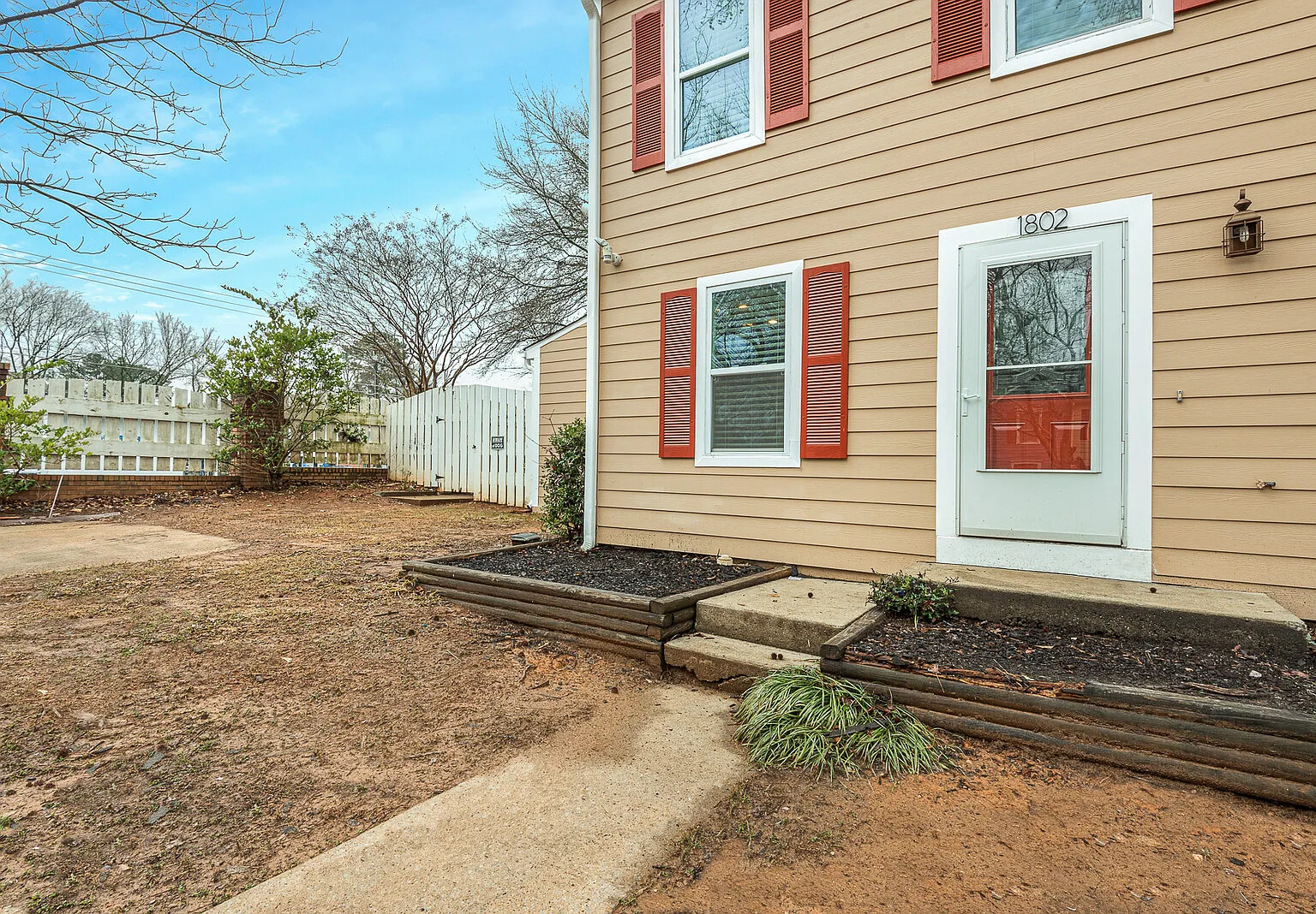 3 bed, 3.5 bath, 1450 sqft, $2,250 — Photo 4