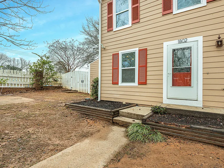 1802 Cumberland Valley Pl SE — Photo 4