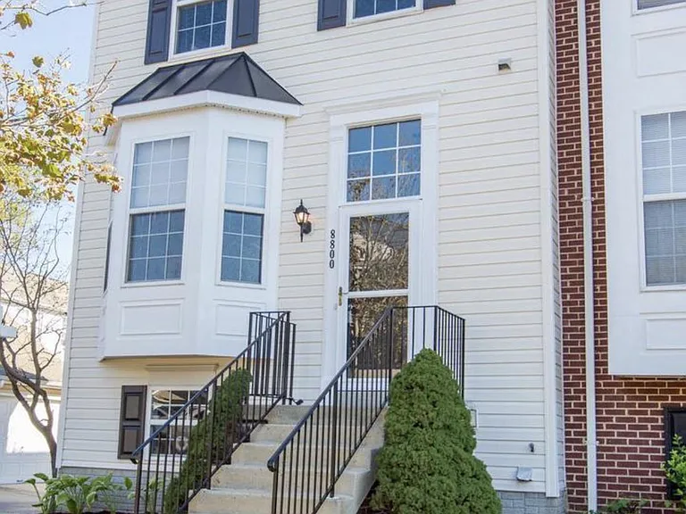 8800 Community Square Ln — Photo 2