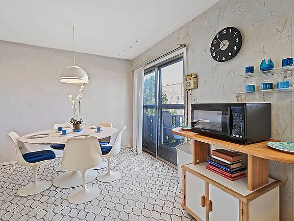5th image of 10533 Avenue