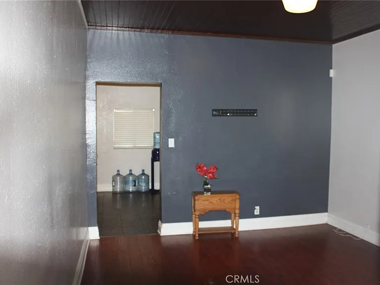 507 W State St — Photo 14