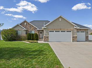 1587 E Smithfield Dr, Eagle Mountain, UT 84005
