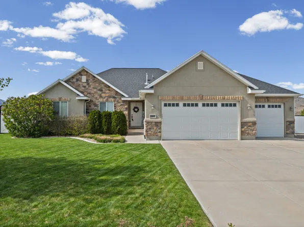 1587 E Smithfield Dr, Eagle Mountain, UT 84005