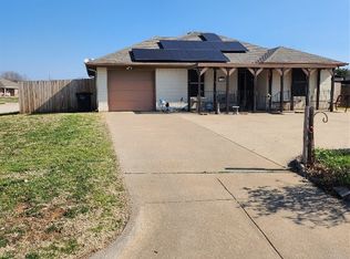 1305 Lynnwood Dr, Cleburne, TX 76033