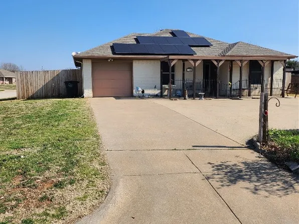 1305 Lynnwood Dr, Cleburne, TX 76033