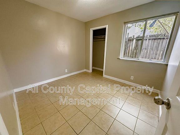 4th image of 10211 Brownie Dr APT B