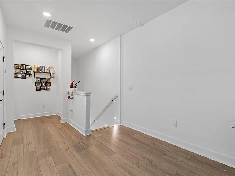 2021 Amelia Bay Pl — Photo 25