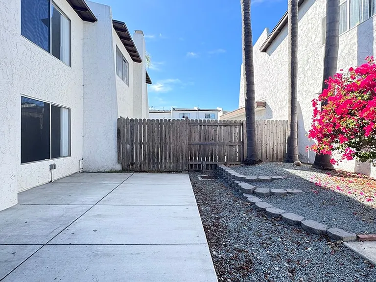 9847 Genesee Ave — Photo 11