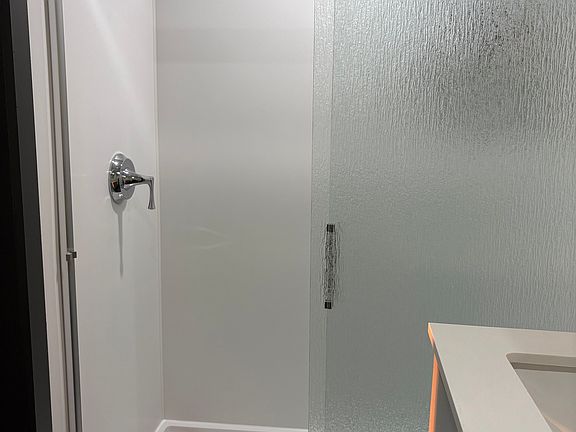 5th image of 204 N Lind St