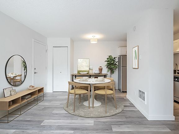 entrance/dining room