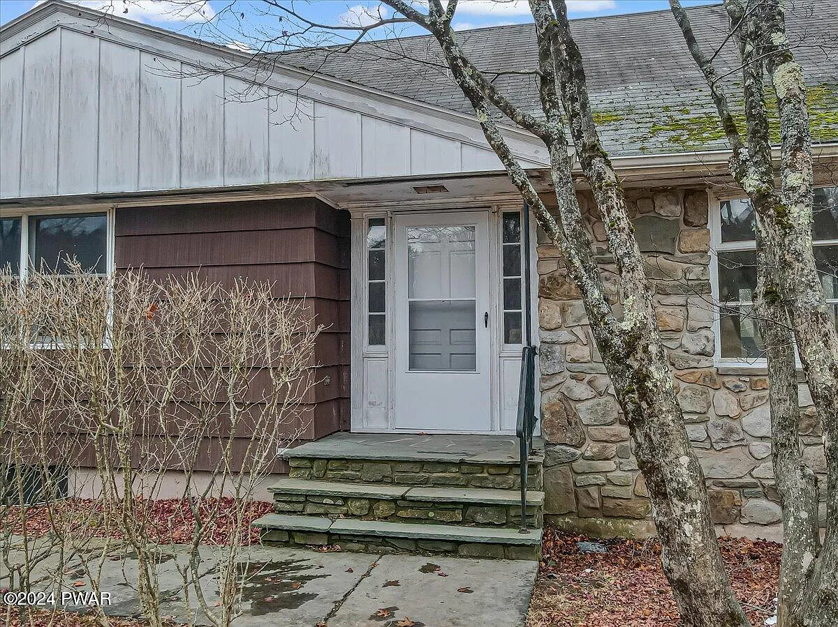 4 bed, 2.0 bath, 1760 sqft, $2,000 — Photo 4