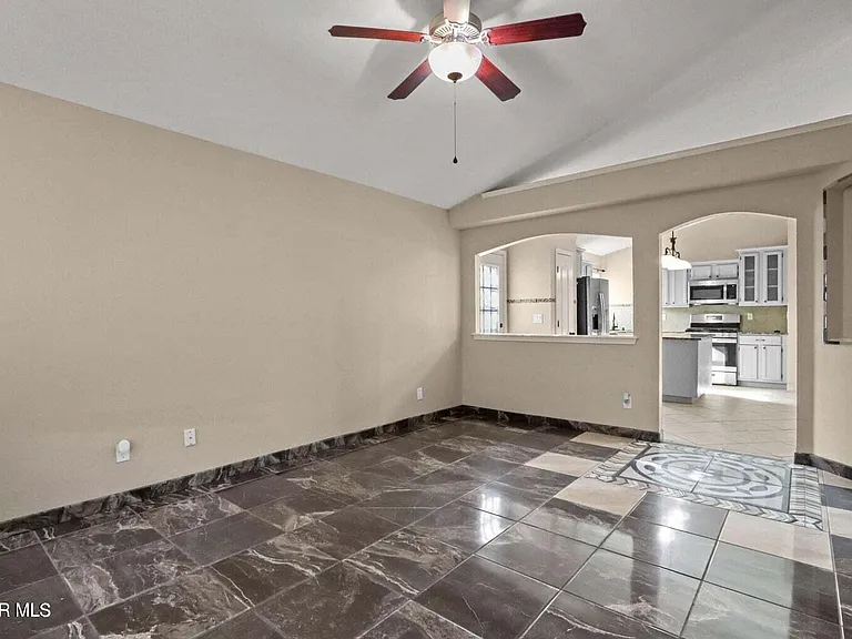 804 Desert Cactus Dr — Photo 4