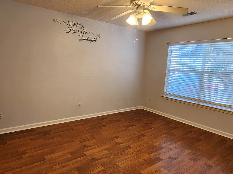 355 Gardners Cir — Photo 6