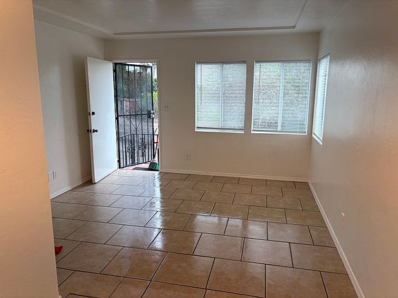 2nd image of 419 Moss St #423