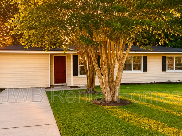 1915 Debutante Dr, Jacksonville, FL 32246
