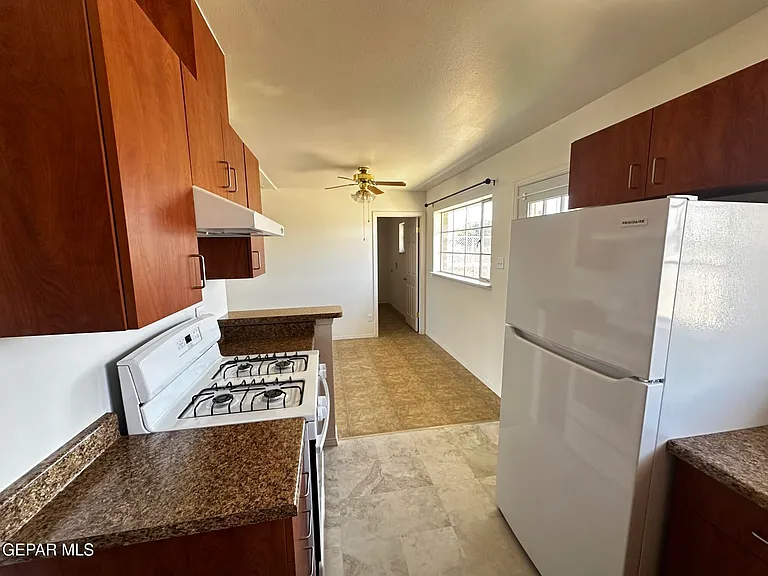 5719 Bainbridge Ave — Photo 4