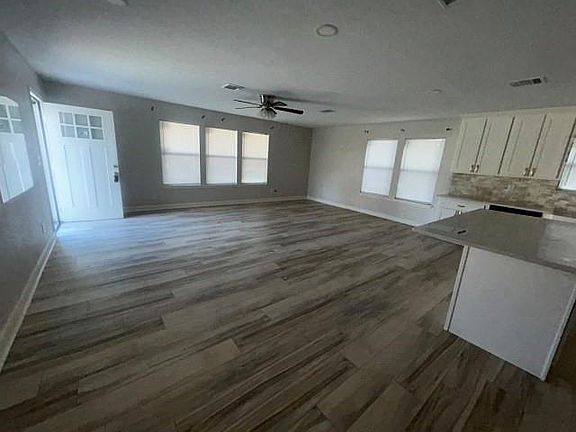 4th image of 807 Erin St
