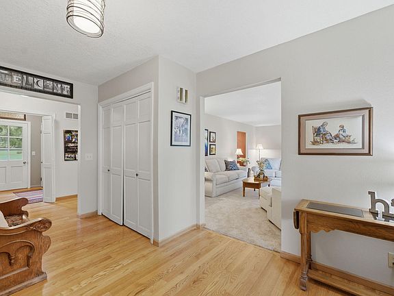 4th image of 2110 W Bay Dr