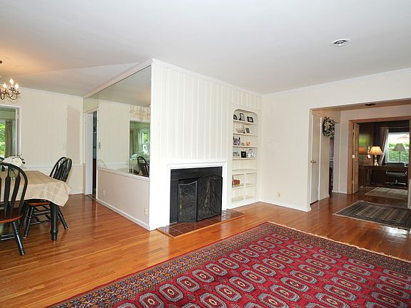 4th image of 10 N King St