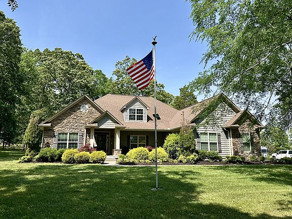 3rd image of 463 Carver Ln