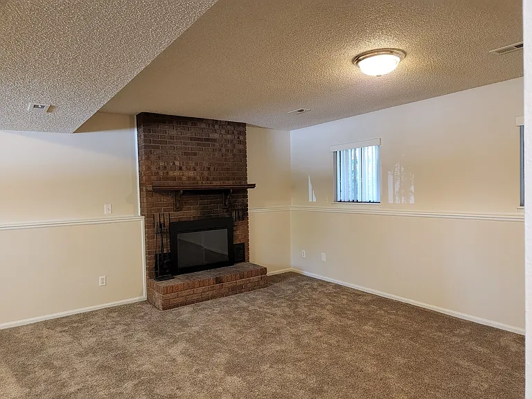 4325 W 23rd St — Photo 4