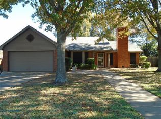 304 Westmeadow Dr, Cleburne, TX 76033