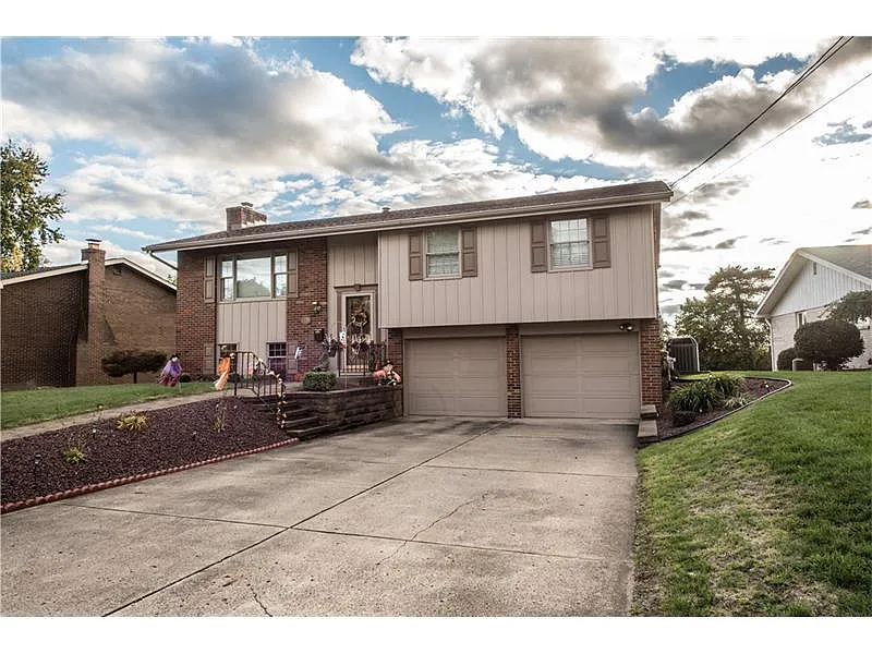 112 Victoria Dr photo 1