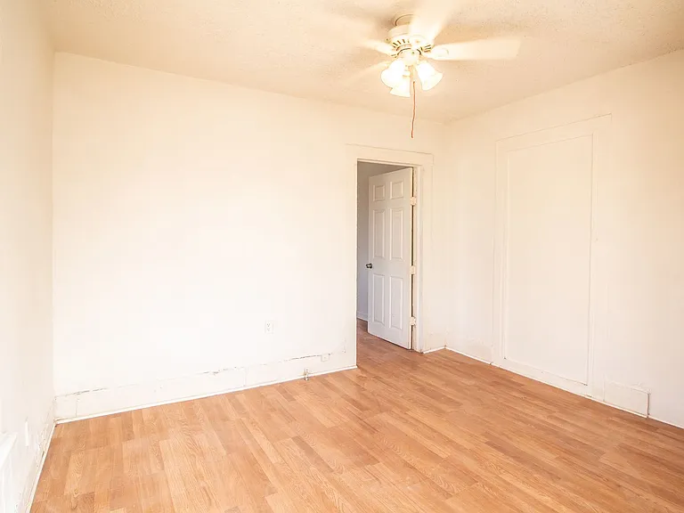 207 Temple Ave — Photo 10