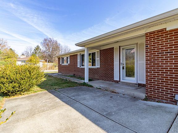 3rd image of 5542 Betty Ln