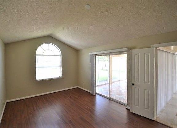 5th image of 2365 Oak Tree Ln
