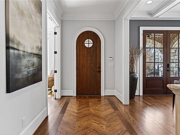 5th image of 750 Yorkshire Rd NE