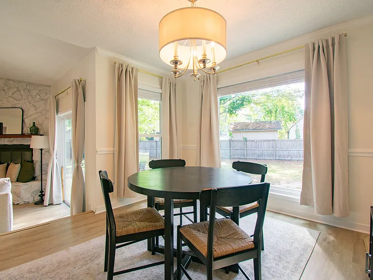 513 Andrea Ct — Photo 6