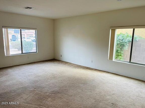 5th image of 637 E SANTA FE Street