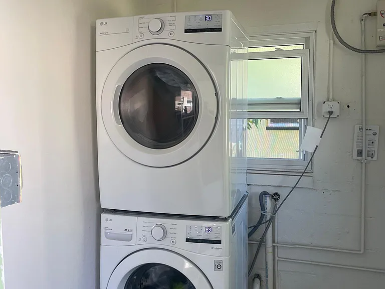1407 Sunset Dr #D — Photo 8