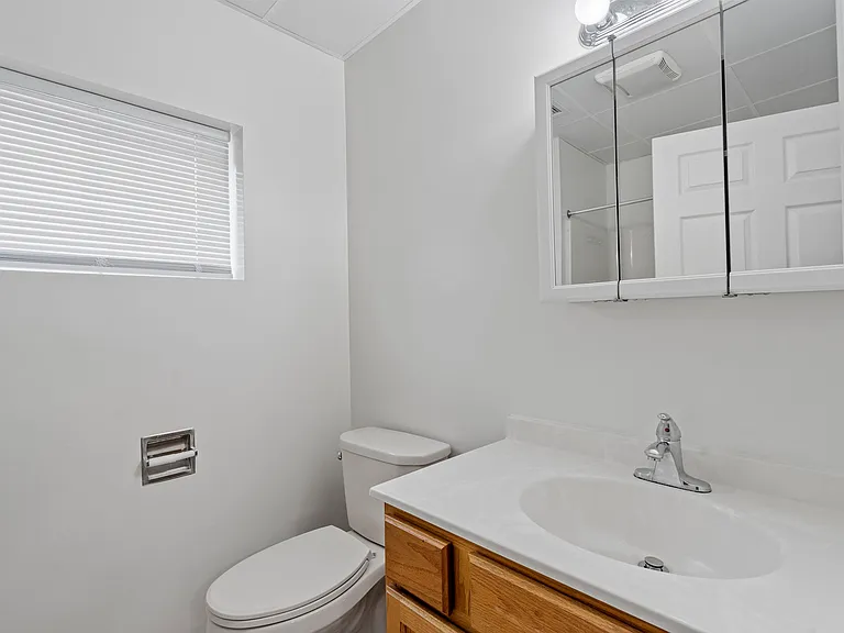 Glenmont Manor — Photo 9