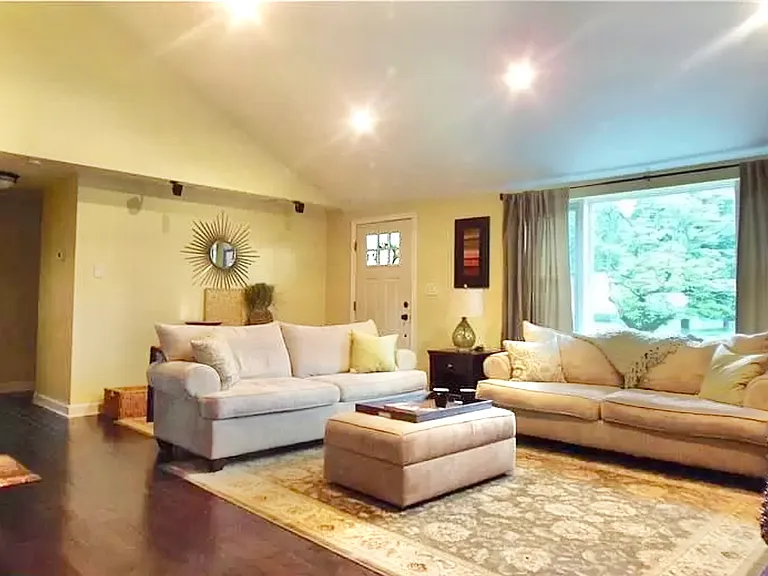 132 S Eastview Ave — Photo 3