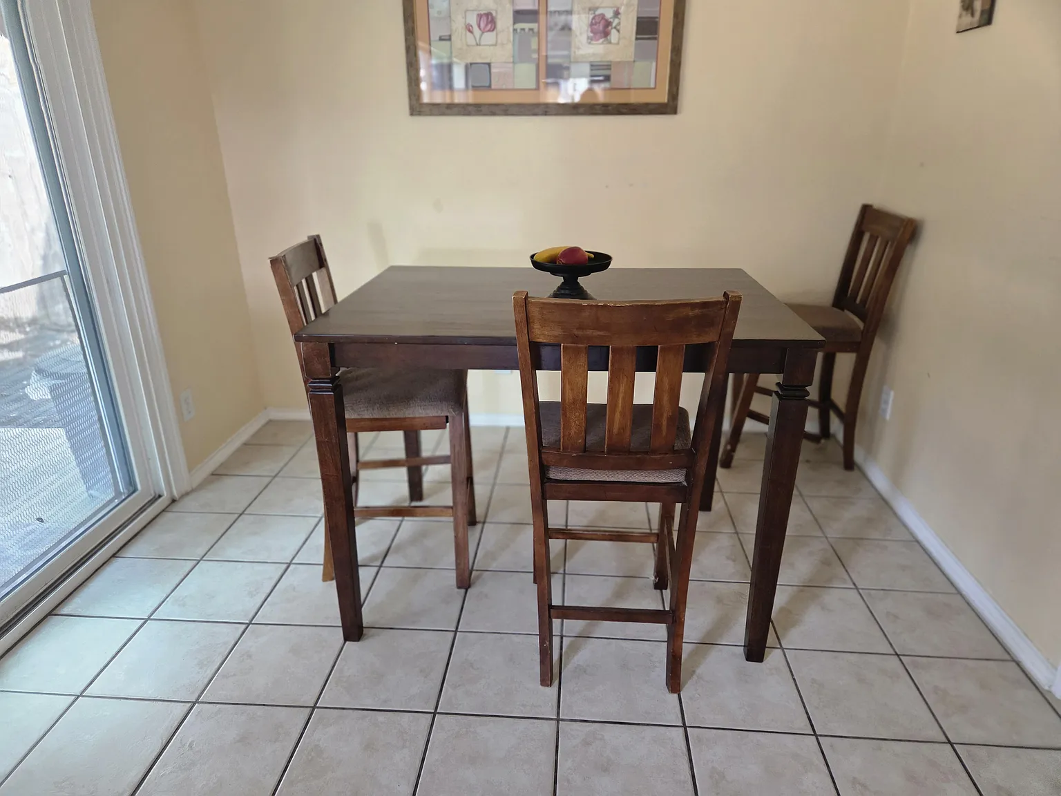 3 bed, 2.5 bath, 2334 sqft, $2,100 — Photo 4