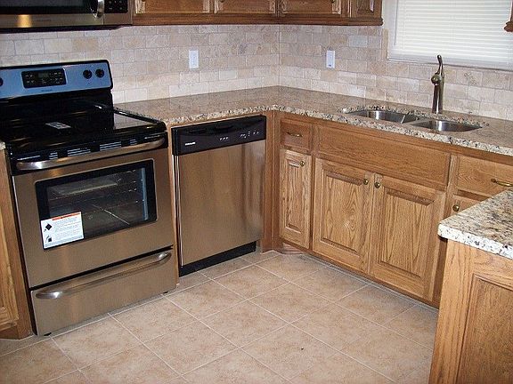 5th image of 805 NW 44th St