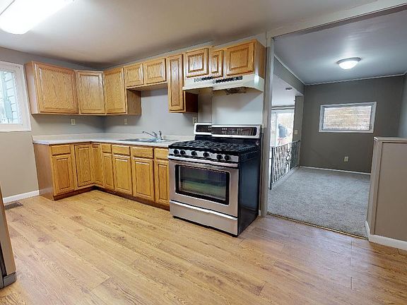 3rd image of 923 Lancaster Dr