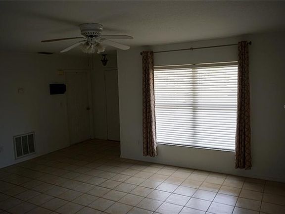 3rd image of 416 Belvoir Dr