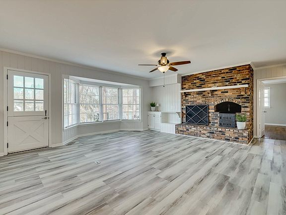 13th image of 134 Lake Bluff Drive