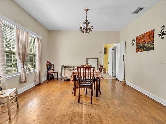 5th image of 604 Interlachen Pkwy